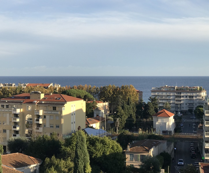 EXCEPTIONAL IN MENTON TWO ROOMS APARTMENT IN LAST FLOOR WITH TERRACE OF 28 SQUARE METRE