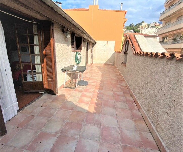 TWO ROOMS APARTMENT OF 59 M2 IN THE CENTRE OF MENTON WITH TERRACE OF 28 M2