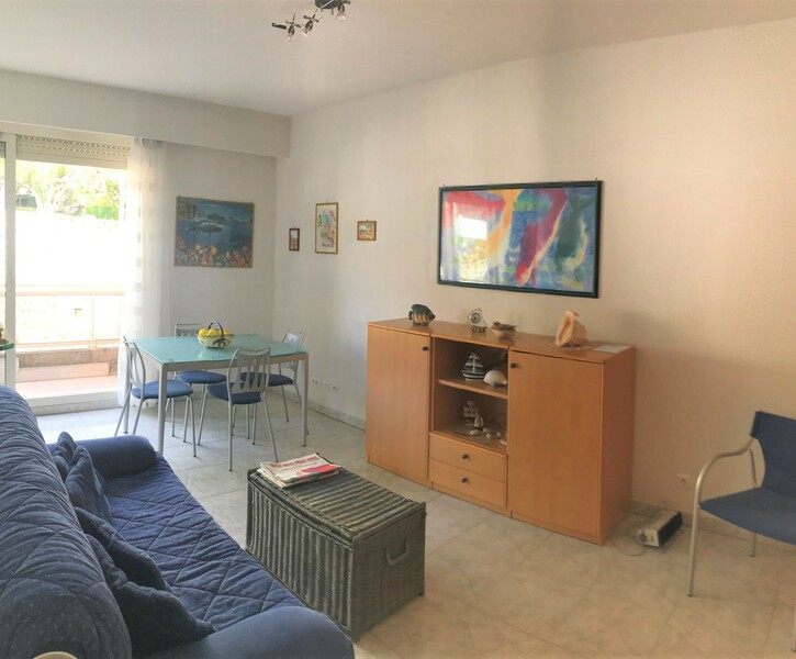 STUDIO IN AN STANDING RESIDENCE FIVE MINUTES WALKING FROM THE CENTRE OF ROQUEBRUNE AND THE SEA